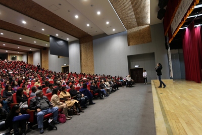 Internationally Renowned Dancer Fang-Yi Sheu Lectures at Asia University.